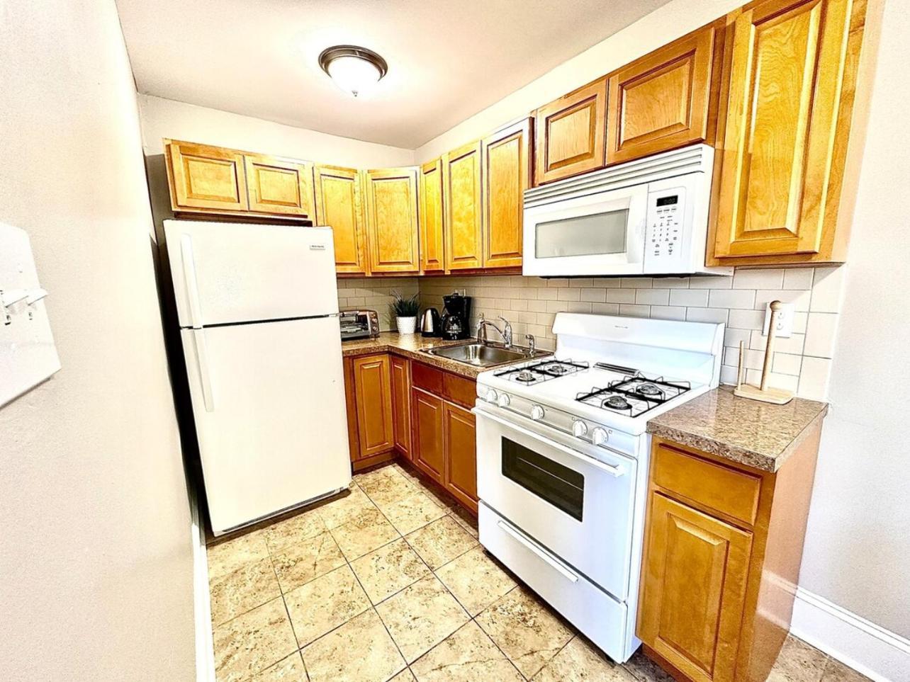 Lennox C304 Peaceful & Perfect Private 1-br * Philadelphia